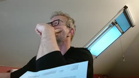 hering76 online show from December 17, 2025, 7:47 am