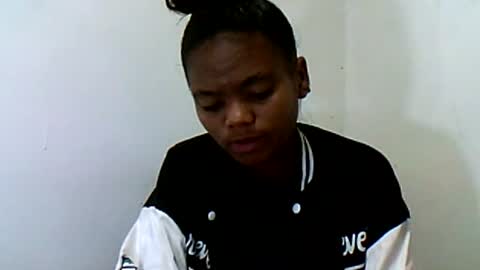 Snapshot of herisse01 chatting on August 4, 2026, 10:40 am herisse01 online show from August 4, 2026, 10:40 am