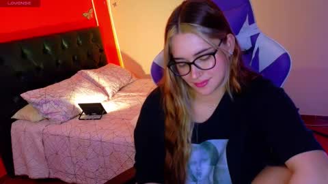 Snapshot of hermione_blonde chatting on February 17, 2026, 4:13 pm hermione_blonde online show from February 17, 2026, 4:13 pm
