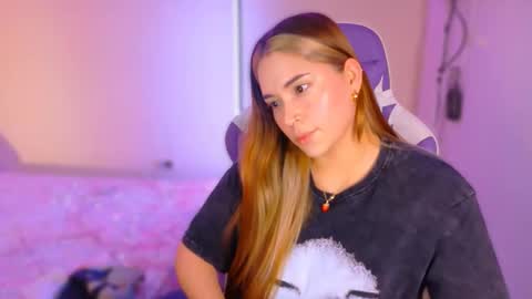 Snapshot of hermione_blonde chatting on February 26, 2026, 10:58 am hermione_blonde online show from February 26, 2026, 10:58 am