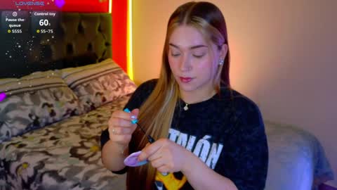 Snapshot of hermione_blonde chatting on March 27, 2026, 11:32 am hermione_blonde online show from March 27, 2026, 11:32 am