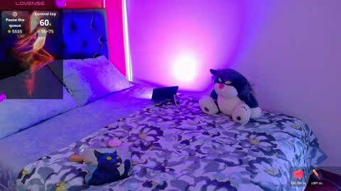 Snapshot of hermione_blonde chatting on April 13, 2026, 10:54 am hermione_blonde online show from April 13, 2026, 10:54 am