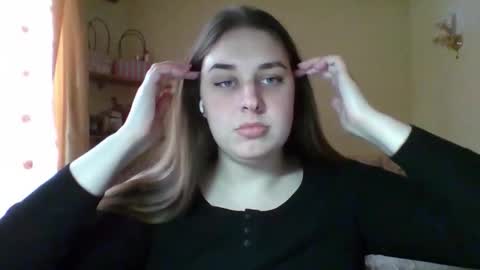 hess_luna_ online show from January 15, 2026, 10:09 am