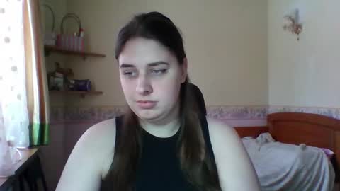 hess_luna_ online show from February 3, 2026, 10:09 am