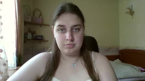 hess_luna_ online show from May 18, 2026, 9:04 am