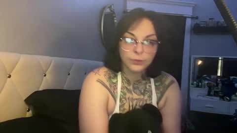 hexxyhoneypot online show from June 1, 2026, 11:28 pm