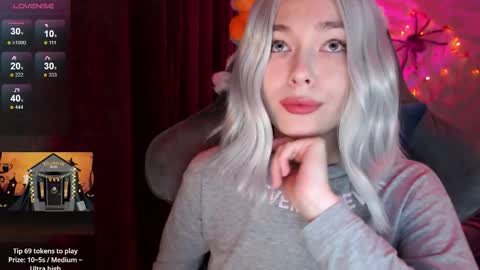  Nora  online show from November 3, 2025, 10:53 pm