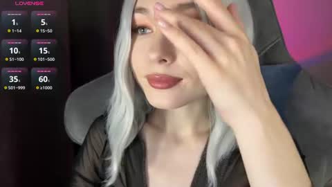 Snapshot of hey_nora_ chatting on June 17, 2026, 12:24 am Nora online show from June 17, 2026, 12:24 am