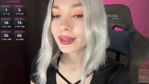 Snapshot of hey_nora_ chatting on June 19, 2026, 1:54 am Nora online show from June 19, 2026, 1:54 am