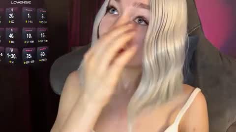 Snapshot of hey_nora_ chatting on July 2, 2026, 6:52 am Nora online show from July 2, 2026, 6:52 am