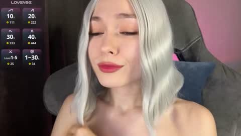 Snapshot of hey_nora_ chatting on July 23, 2026, 8:18 pm Nora online show from July 23, 2026, 8:18 pm