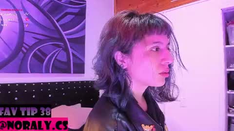 Snapshot of hey_noraly chatting on June 24, 2026, 1:10 pm Noraly online show from June 24, 2026, 1:10 pm
