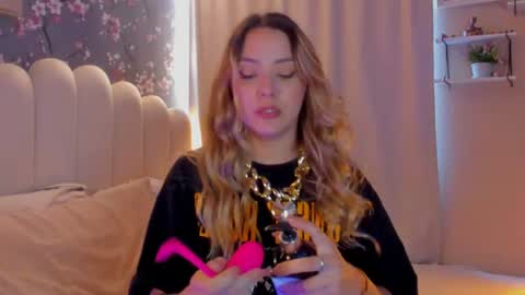 Snapshot of heymartina chatting on June 24, 2026, 2:49 pm Martina Ricci Show schedule Monday to Friday 8am colombia time I work some weekends online show from June 24, 2026, 2:49 pm