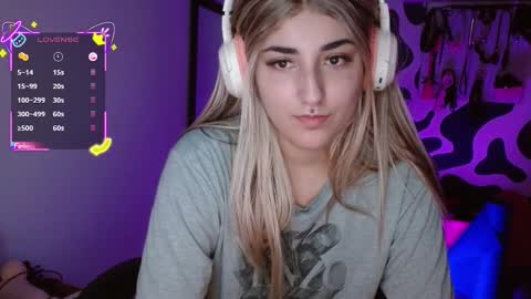 Snapshot of hi_elora chatting on March 28, 2026, 12:32 am Elora online show from March 28, 2026, 12:32 am