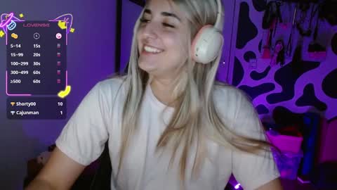 Snapshot of hi_elora chatting on April 1, 2026, 1:06 am Elora online show from April 1, 2026, 1:06 am