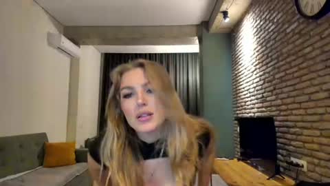 Snapshot of hi_lina chatting on July 5, 2026, 3:02 am Hi lina online show from July 5, 2026, 3:02 am