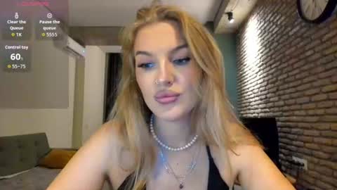 Snapshot of hi_lina chatting on July 13, 2026, 3:31 am Hi lina online show from July 13, 2026, 3:31 am