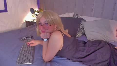 Snapshot of hidori_rem chatting on May 15, 2026, 3:24 am hidori_rem online show from May 15, 2026, 3:24 am