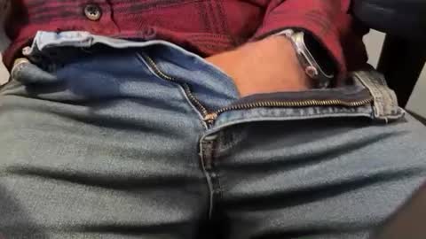 hifrommn1 online show from September 26, 2025, 4:33 pm