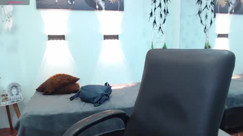 Snapshot of hilaryclowerx chatting on January 18, 2025, 2:14 am H I L A R Y online show from January 18, 2025, 2:14 am