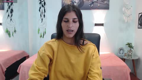 Snapshot of hilaryclowerx chatting on January 29, 2025, 3:22 am H I L A R Y online show from January 29, 2025, 3:22 am