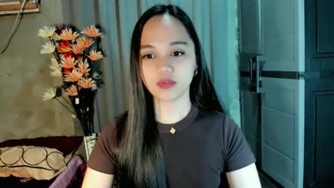 hilarymolly online show from March 4, 2026, 10:27 pm