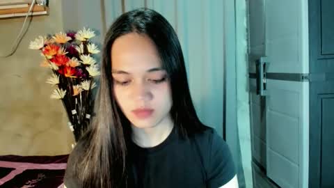 Snapshot of hilarymolly chatting on April 21, 2026, 3:13 am hilarymolly online show from April 21, 2026, 3:13 am