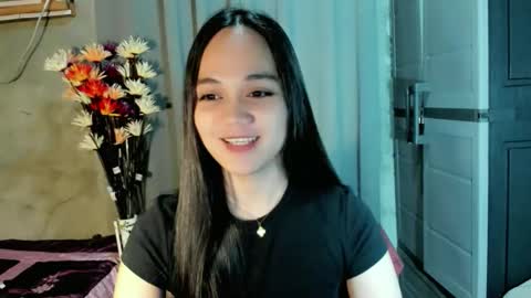 Snapshot of hilarymolly chatting on April 22, 2026, 2:36 am hilarymolly online show from April 22, 2026, 2:36 am