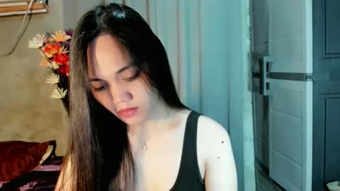 Snapshot of hilarymolly chatting on April 23, 2026, 8:35 am hilarymolly online show from April 23, 2026, 8:35 am
