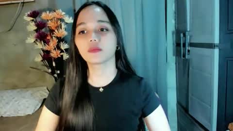 Snapshot of hilarymolly chatting on May 2, 2026, 6:24 pm hilarymolly online show from May 2, 2026, 6:24 pm
