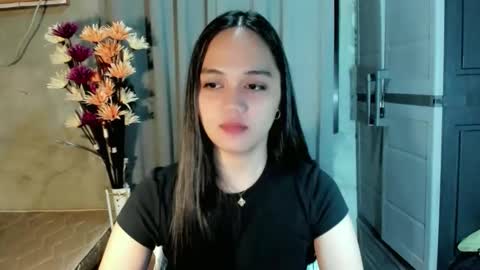 Snapshot of hilarymolly chatting on May 5, 2026, 6:05 pm hilarymolly online show from May 5, 2026, 6:05 pm