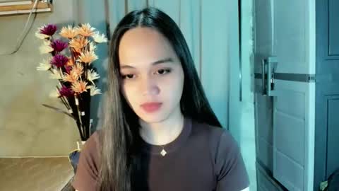 Snapshot of hilarymolly chatting on May 6, 2026, 5:51 pm hilarymolly online show from May 6, 2026, 5:51 pm