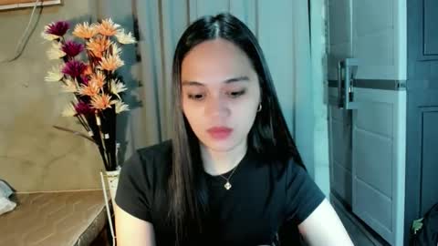 Snapshot of hilarymolly chatting on May 7, 2026, 6:35 pm hilarymolly online show from May 7, 2026, 6:35 pm