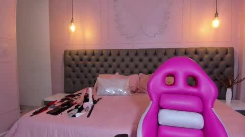 Hillary  online show from February 19, 2026, 3:46 am