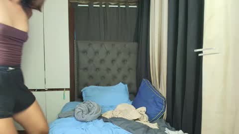 yuricah online show from February 15, 2026, 7:51 am