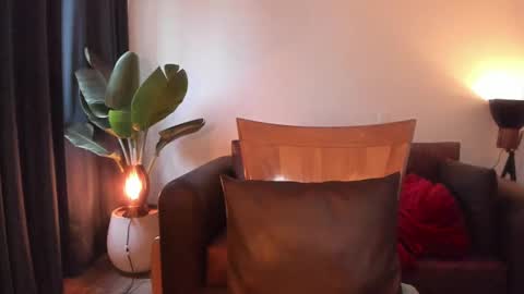 Hinnata online show from February 21, 2025, 7:54 pm