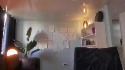 Hinnata online show from October 19, 2025, 1:01 pm