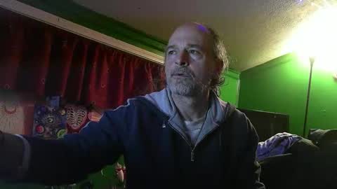 Snapshot of hippiedad333 chatting on February 18, 2026, 11:11 pm hippiedad333 online show from February 18, 2026, 11:11 pm