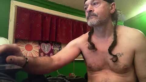 hippiedad333 online show from April 6, 2026, 8:15 am