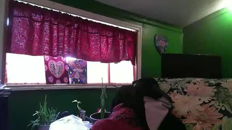 hippiedad333 online show from April 9, 2026, 9:31 pm