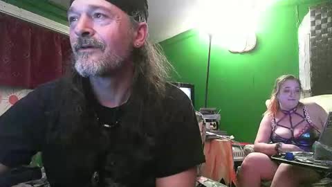 hippiedad333 online show from April 14, 2026, 1:22 am