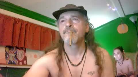 hippiedad333 online show from June 10, 2026, 2:12 am