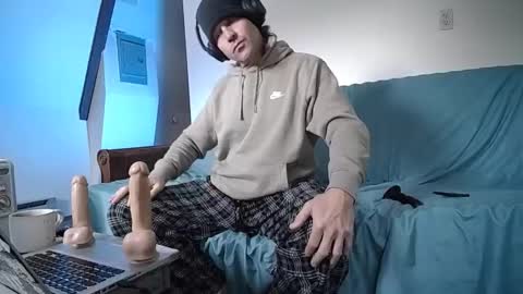 Hippie Jijm online show from February 8, 2025, 6:22 pm