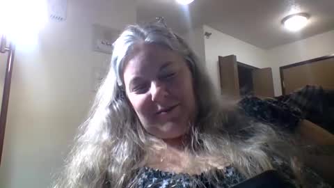 Snapshot of hippysnewhere chatting on May 9, 2026, 2:28 am hippysnewhere online show from May 9, 2026, 2:28 am