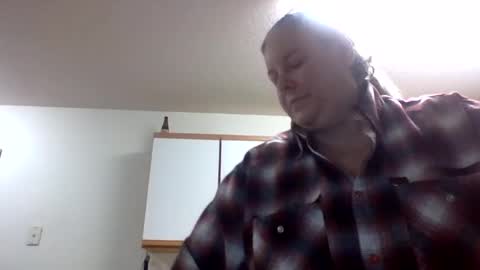 Snapshot of hippysnewhere chatting on May 17, 2026, 3:52 pm hippysnewhere online show from May 17, 2026, 3:52 pm
