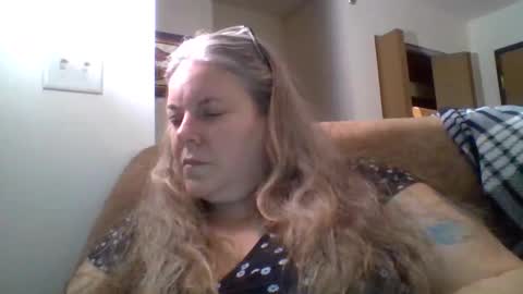 Snapshot of hippysnewhere chatting on June 2, 2026, 6:04 am hippysnewhere online show from June 2, 2026, 6:04 am