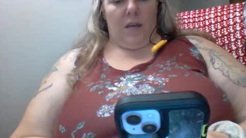 Snapshot of hippysnewhere chatting on June 7, 2026, 12:15 am hippysnewhere online show from June 7, 2026, 12:15 am
