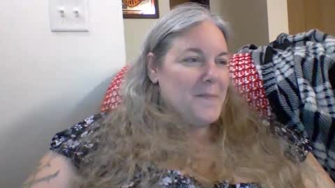Snapshot of hippysnewhere chatting on June 8, 2026, 11:38 pm hippysnewhere online show from June 8, 2026, 11:38 pm