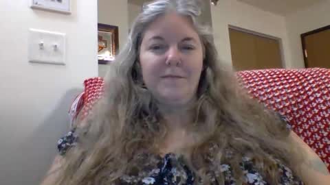 Snapshot of hippysnewhere chatting on June 9, 2026, 11:44 am hippysnewhere online show from June 9, 2026, 11:44 am