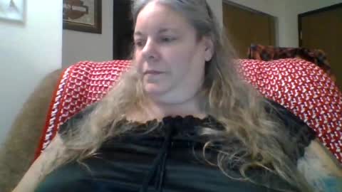 Snapshot of hippysnewhere chatting on June 13, 2026, 3:48 am hippysnewhere online show from June 13, 2026, 3:48 am